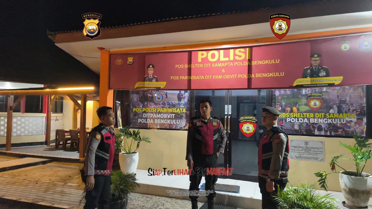 Polda Bengkulu melaksanakan patroli dialogis di Pantai Pasir Putih dan Pantai Panjang.