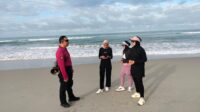 Patroli Dialogis Polda Bengkulu di Pantai Pasir Putih