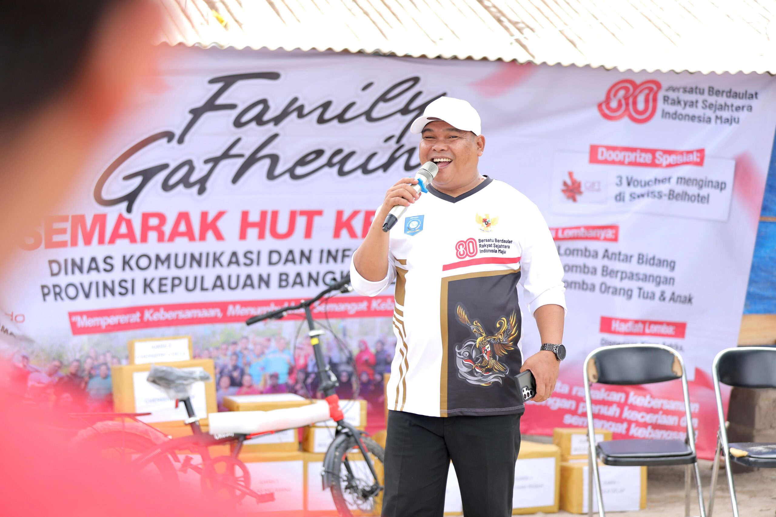 Plt. Kadiskominfo Babel, M. Haris, hadir bersama keluarganya. Plt. Kadiskominfo Babel, M. Haris, hadir bersama keluarganya.