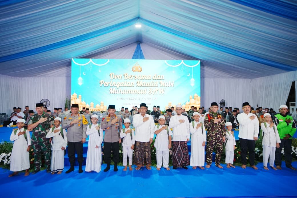 Doa Bersama dan Peringatan Maulid Nabi Muhammad SAW di Lapangan Presisi Polda Metro Jaya, Minggu (7/9/25).