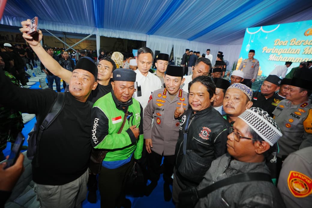 Kapolri Jenderal Listyo Sigit Prabowo mengapresiasi komunitas ojol, buruh, ormas, TNI, dan Polri yang ikut memulihkan situasi nasional serta mengajak masyarakat menjaga persatuan.