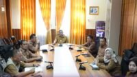 Wali Kota Pagar Alam Ludi Oliansyah ikuti rakor pengendalian inflasi 2025 bersama Mendagri Tito Karnavian, bahas stabilitas harga dan program kemiskinan.