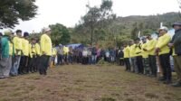 Wabup Gowa Darmawangsyah Muin memimpin Aksi Bersih Gunung Bawakaraeng 2025 bersama komunitas pecinta alam.