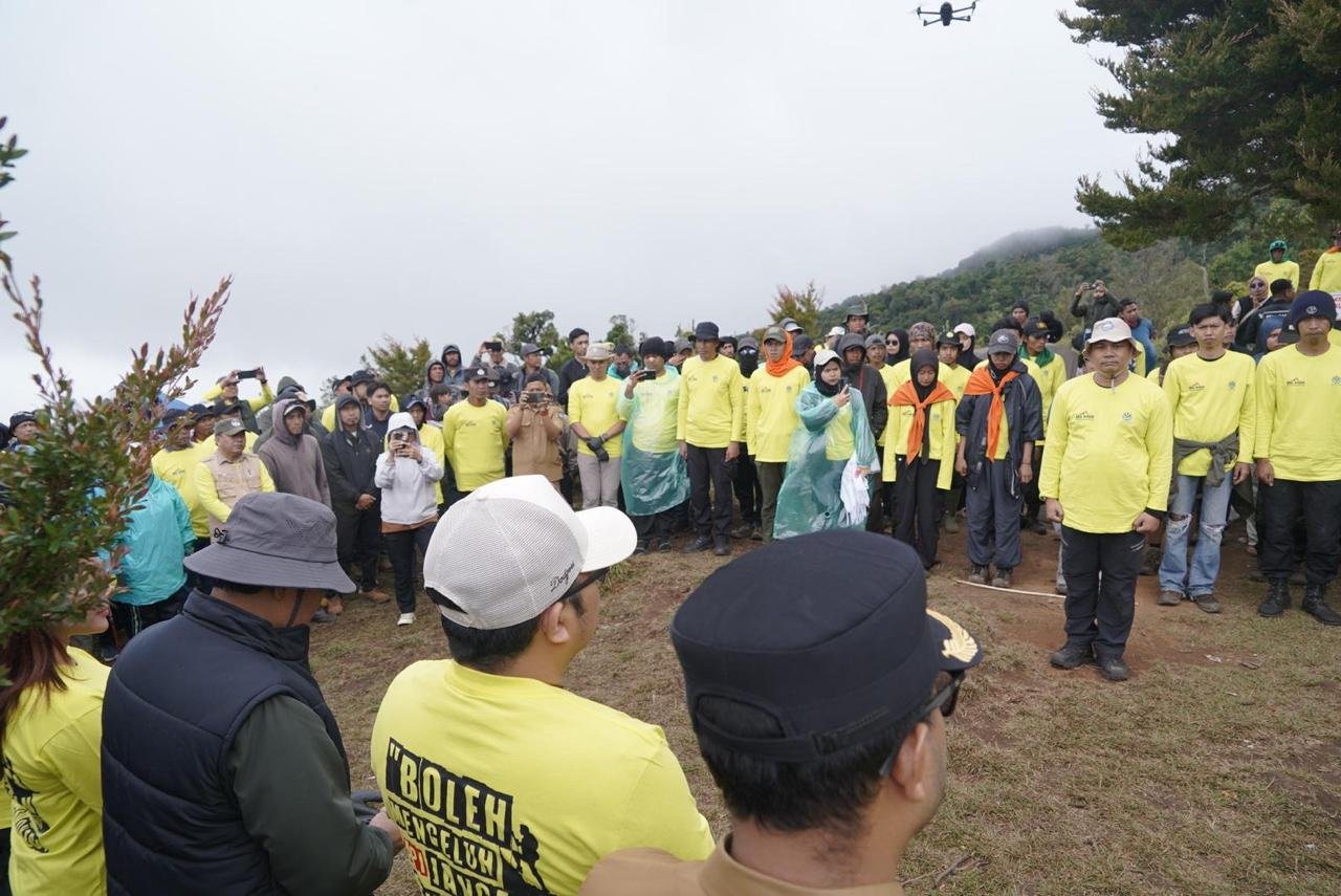 Kegiatan ini sekaligus memperingati Hari Lingkungan Hidup Sedunia dengan fokus pada pengurangan polusi plastik.