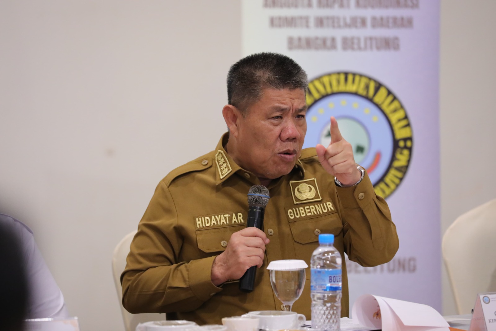 Gubernur Babel Hidayat Arsani minta Bupati/Wali Kota menyesuaikan pajak dan retribusi daerah dengan kondisi masyarakat