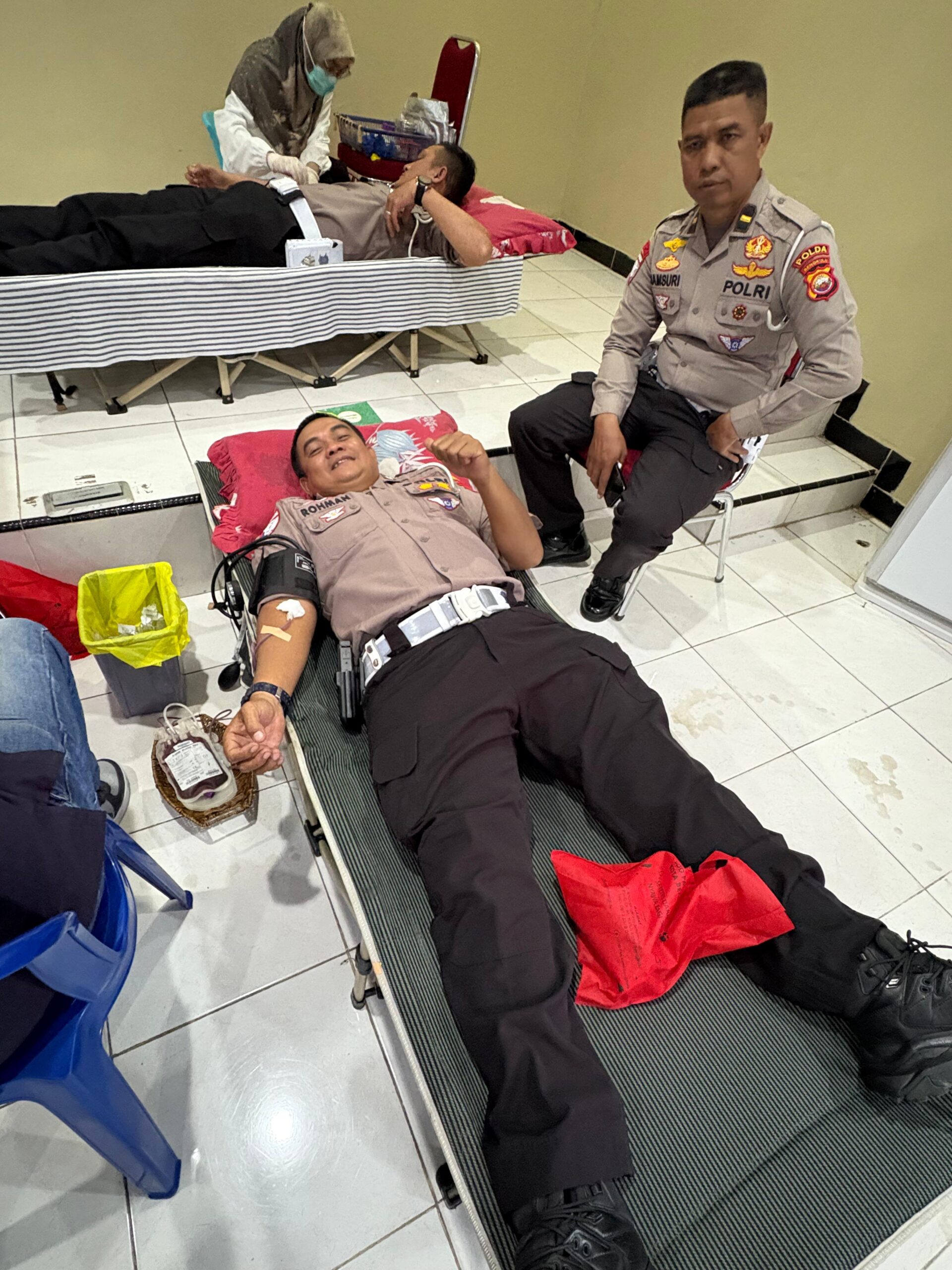 Ditlantas Polda Bengkulu mengumpulkan 47 kantong darah untuk membantu masyarakat yang membutuhkan. Ditlantas Polda Bengkulu mengumpulkan 47 kantong darah untuk membantu masyarakat yang membutuhkan.