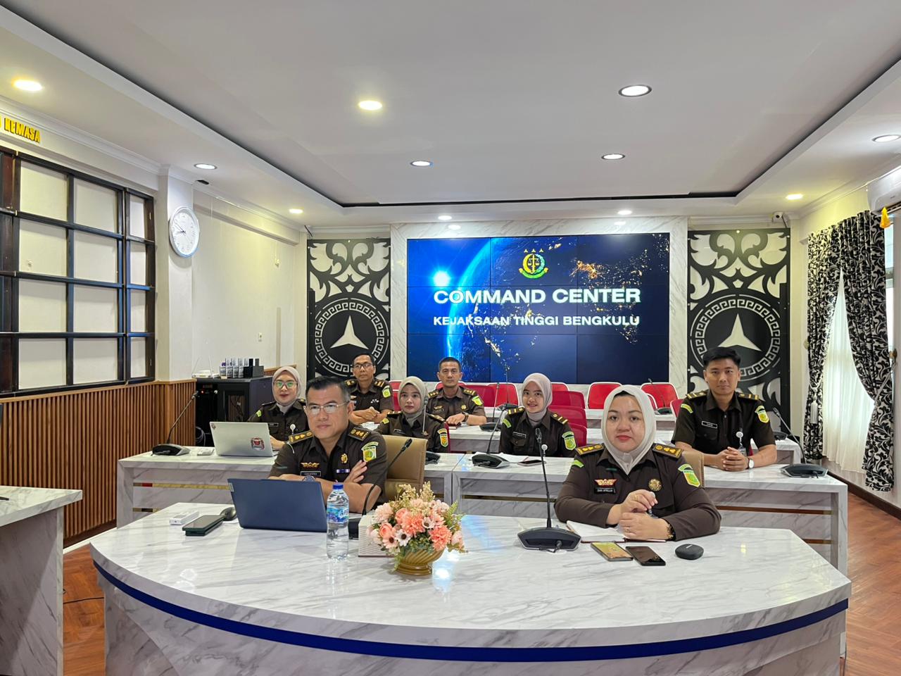 Kegiatan ini dipimpin Kajati Victor Antonius dan dihadiri para asisten.