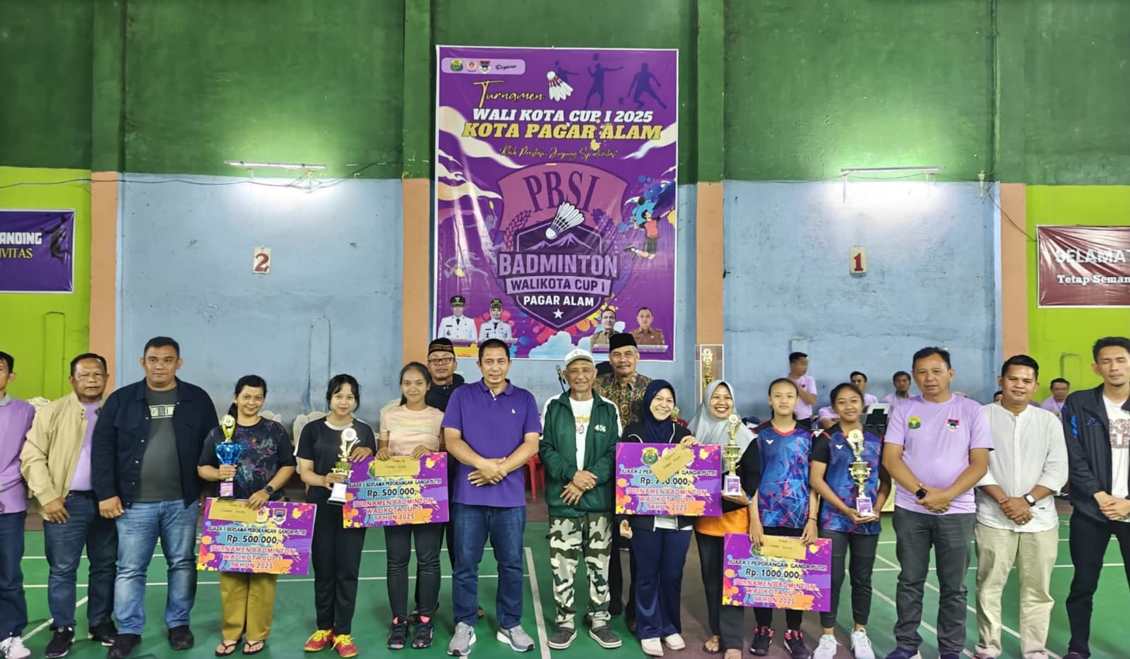 Walikota Pagar Alam, Ludi Oliansyah, menutup Turnamen Walikota Cup I 2025.