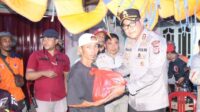 Polres Lampung Barat menyalurkan bantuan sembako bagi korban banjir di Suoh.