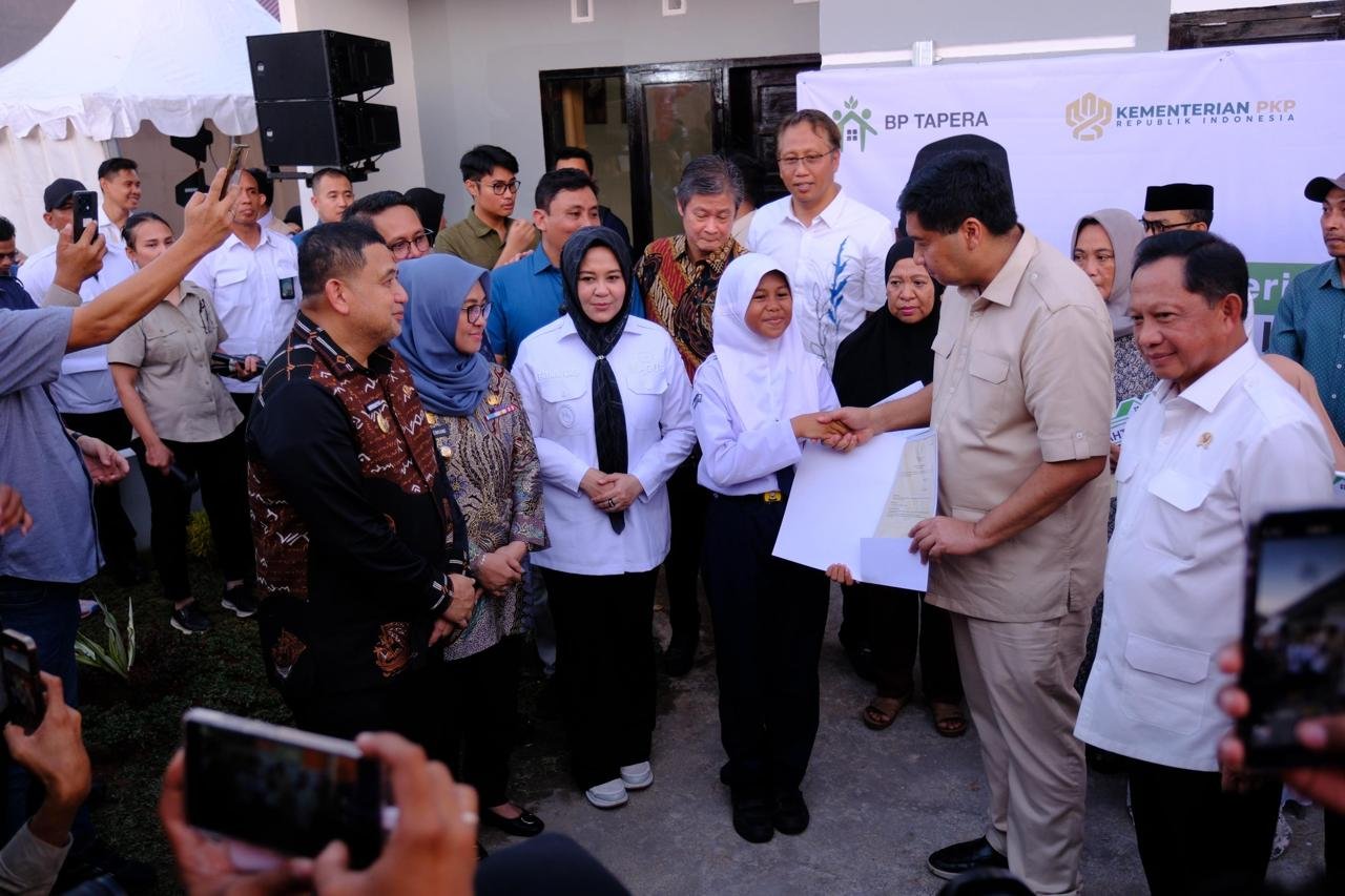Menteri PKP, Mendagri, dan Bupati Gowa menyerahkan langsung hunian sebagai bentuk kehadiran negara.