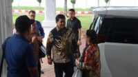 Kapolda Bengkulu Irjen Pol Mardiyono mengantar Wakil Menteri Transmigrasi Viva Yoga Mauladi kembali ke Jakarta di Bandara Fatmawati.