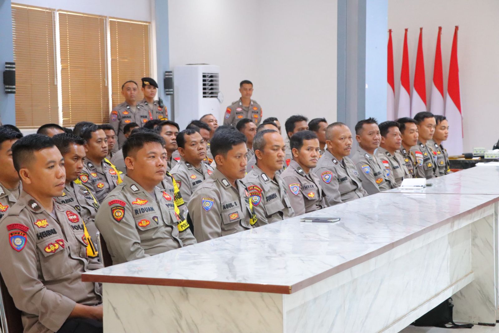 Polres Sintang menggelar rapat Anev Fungsi Binmas dan kinerja Bhabinkamtibmas.