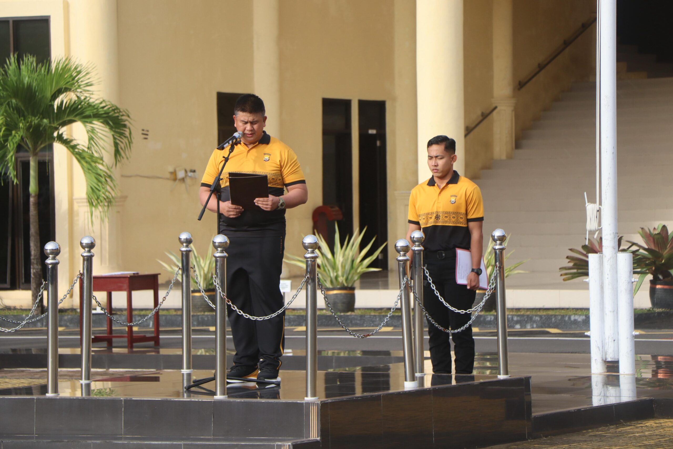 Wakapolda Bengkulu Brigjen Pol. Dicky Sondani mengajak personel menjaga kebugaran lewat olahraga rutin