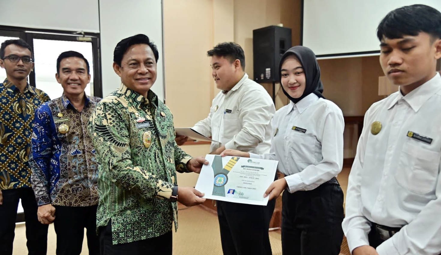 Pemkab Lampung Selatan sukses menutup tiga program pelatihan tenaga kerja. Program ini melatih calon pekerja migran, F&B product, dan housekeeping untuk menghadapi pasar kerja global.