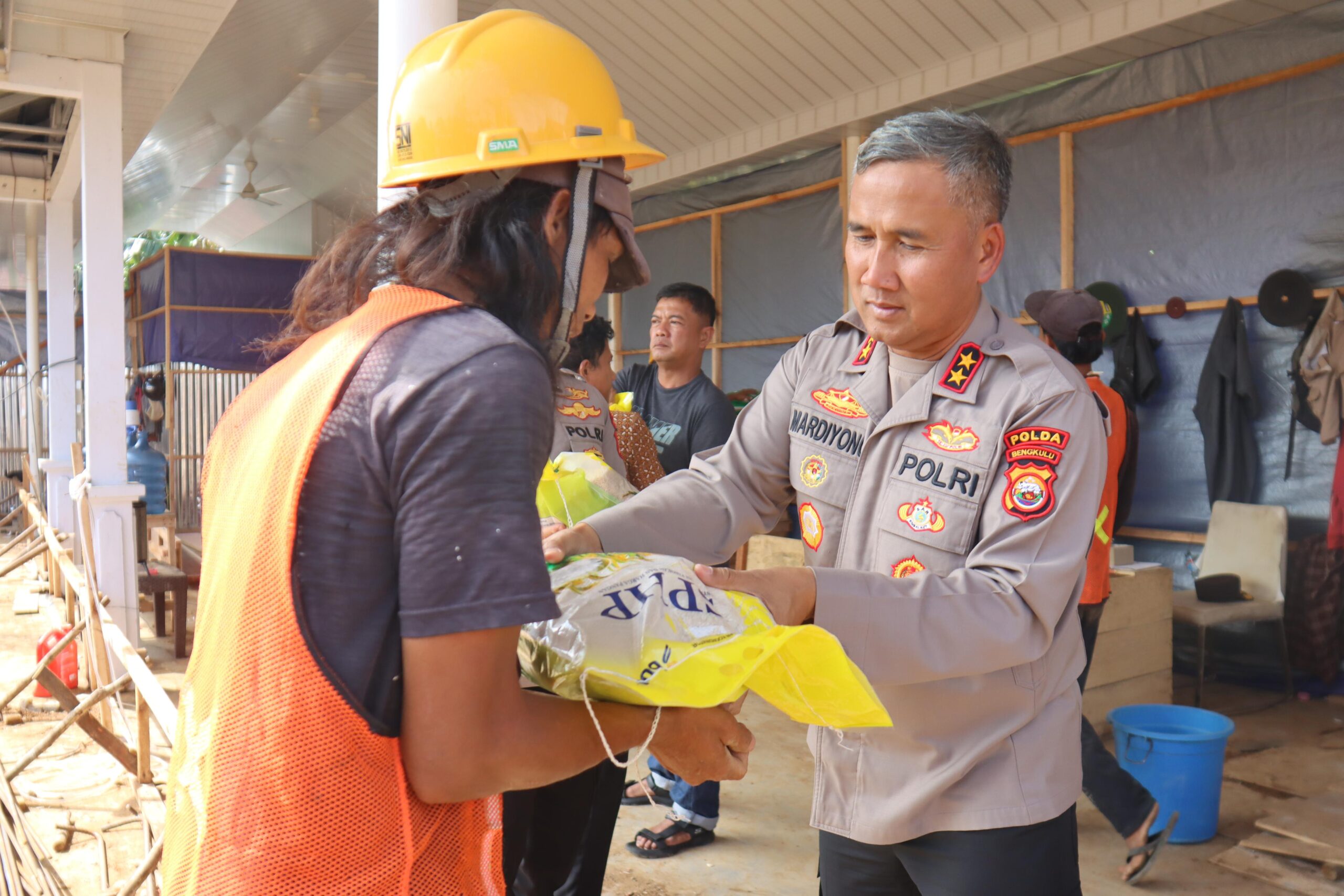 Polri Hadir untuk Rakyat Lewat Aksi Sosial di Bengkulu