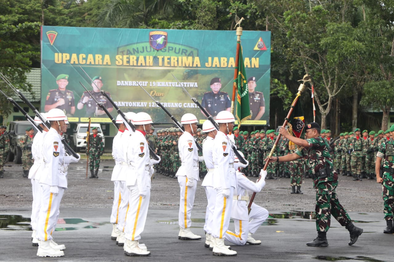 Sertijab Danbrigif 19 Khatulistiwa dan Danyonkav 12 BC