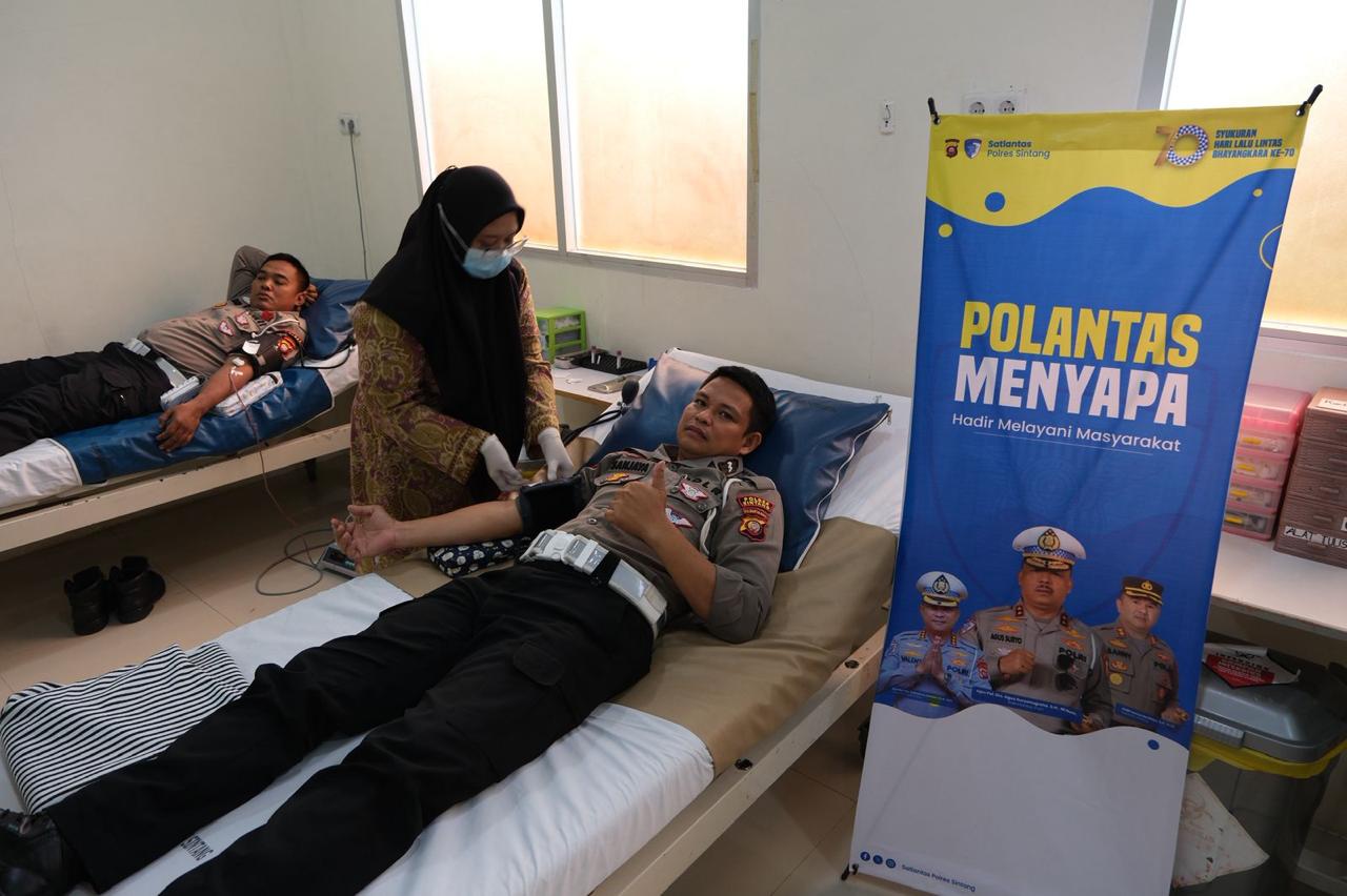 Donor Darah dan Bantuan Sosial Warnai Peringatan HUT Polantas ke-70 di Sintang