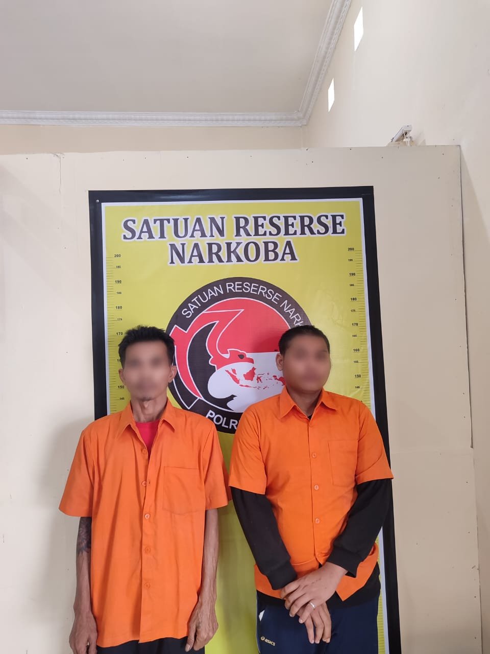Tersangka MHS, AS (21) warga Kota Duri Riaudan ET (36) perempuan asal Sitinjo