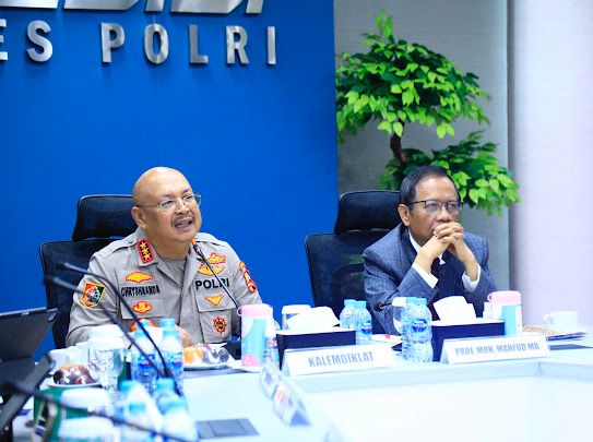 Polri menggelar Forum Belajar Bersama bersama Prof. Mahfud MD dan Komjen Chryshnanda