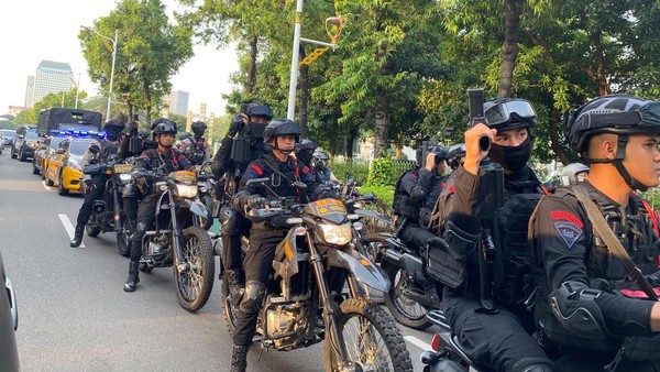 Sebanyak 184 personel Polri menggelar patroli skala besar di Jakarta.