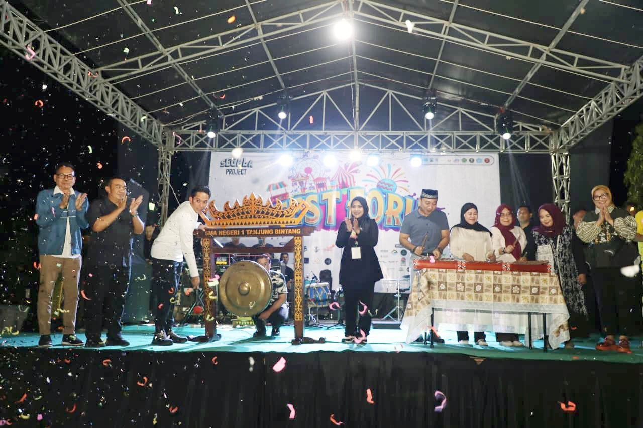 Bupati Egi membuka Festforia 2025 di Tanjung Bintang, Lampung Selatan.