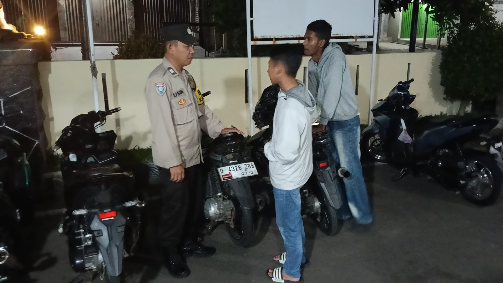 Penertiban ini dilakukan untuk menjaga ketertiban dan kenyamanan masyarakat. Penertiban ini dilakukan untuk menjaga ketertiban dan kenyamanan masyarakat.