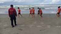 Ditpamobvit Polda Bengkulu melaksanakan patroli dialogis di Pantai Panjang dan Pasir Putih