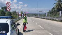 Sat PJR Polda Bengkulu intensifkan patroli di tol Bengkulu–Taba Penanjung akhir pekan untuk mencegah pelanggaran dan kecelakaan serta menjaga kelancaran lalu lintas.