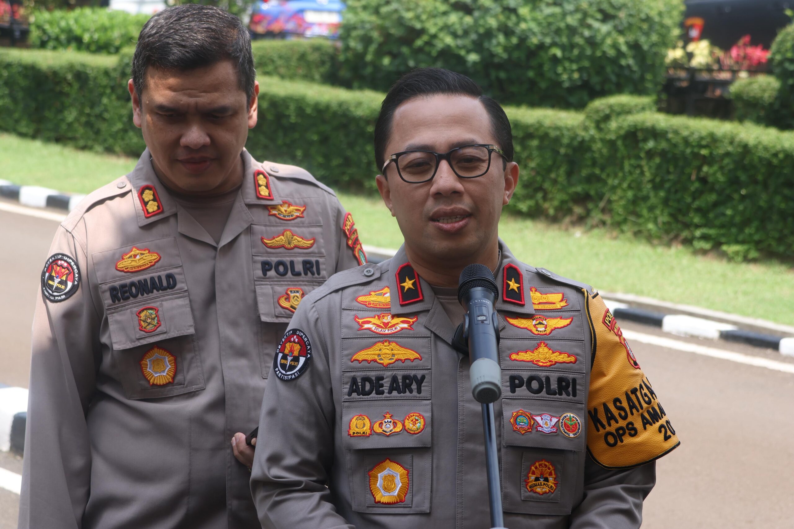 Polda Metro Jaya menurunkan 4.562 personel untuk mengamankan aksi unjuk rasa di Jakarta.