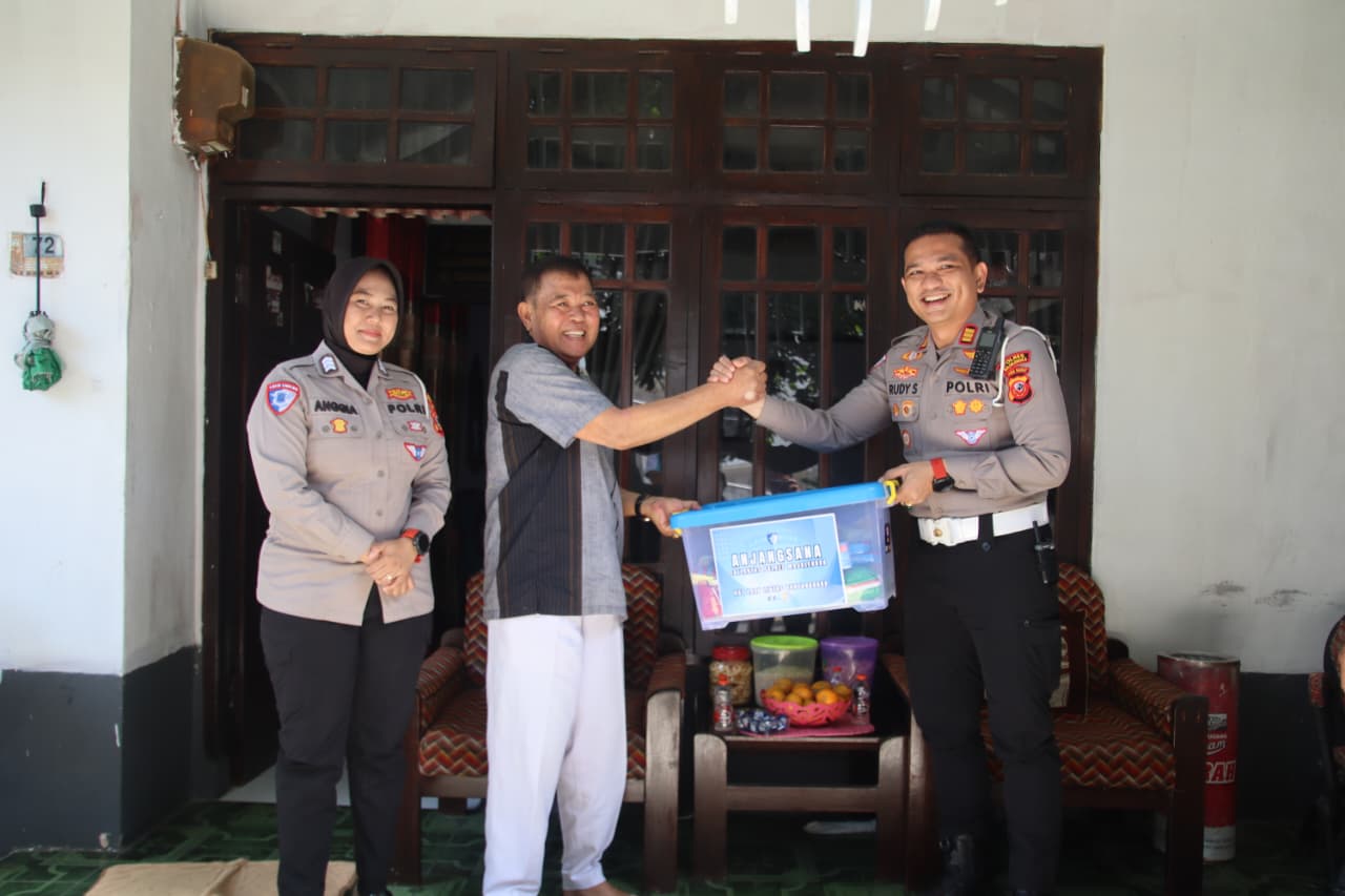 Polres Majalengka menyambut HUT ke-70 Lalu Lintas dengan menyalurkan bantuan sosial kepada purnawirawan.