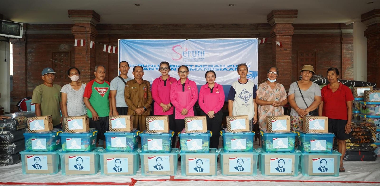 Ketua Umum Bhayangkari Ny. Juliati Sigit Prabowo menyalurkan bantuan sosial bagi korban banjir di Bali.