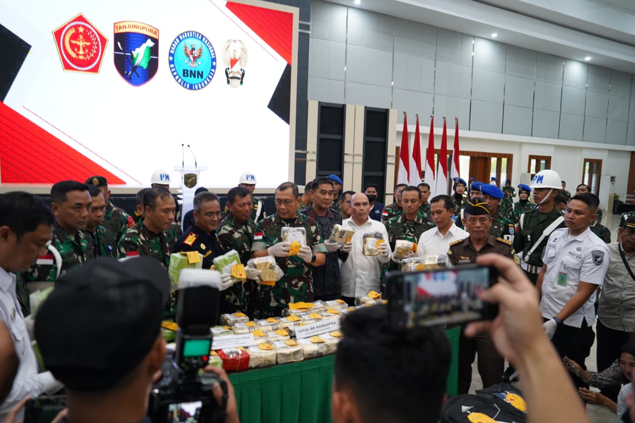 Barang bukti hasil operasi Satgas Pamtas RI-Malaysia ini akan ditindaklanjuti untuk pengembangan kasus.