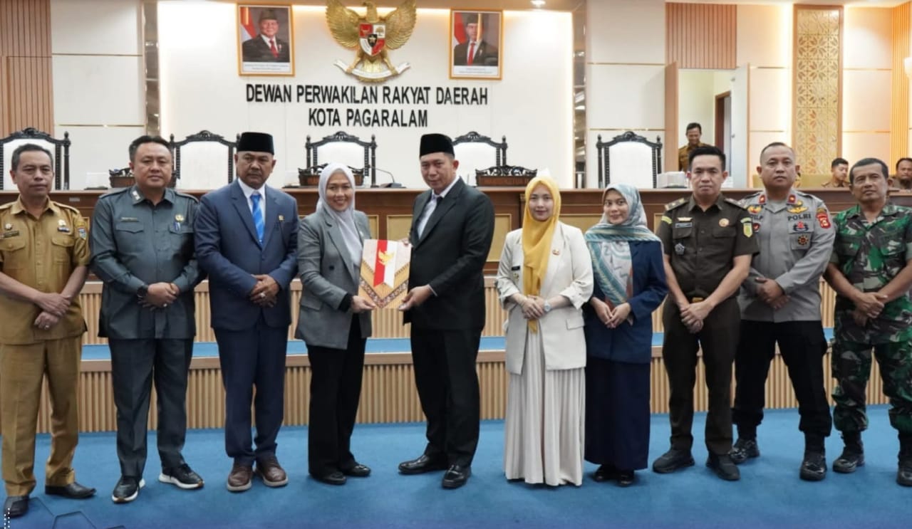 Sidang berjalan lancar dengan agenda penandatanganan keputusan bersama dan penyampaian catatan strategis. Sidang berjalan lancar dengan agenda penandatanganan keputusan bersama dan penyampaian catatan strategis.