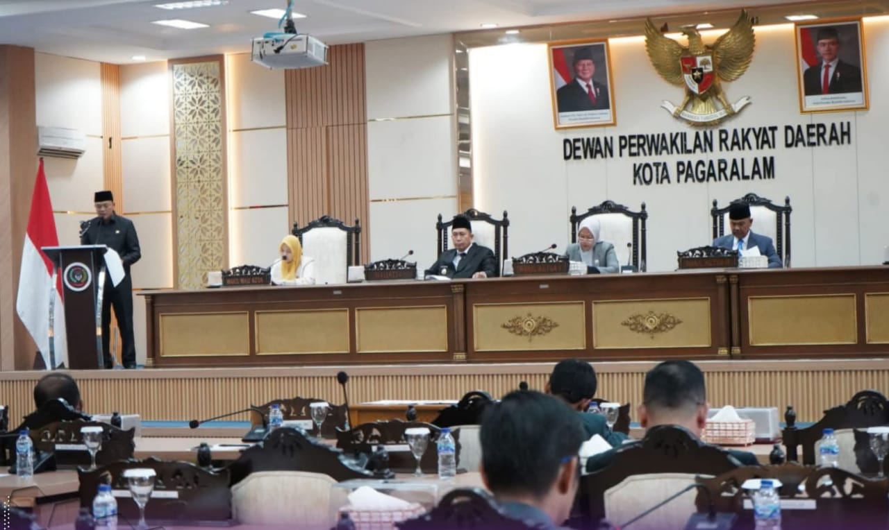 Wali Kota Pagar Alam Ludi Oliansyah menghadiri Rapat Paripurna XV DPRD yang membahas KUA/PPAS 2026.