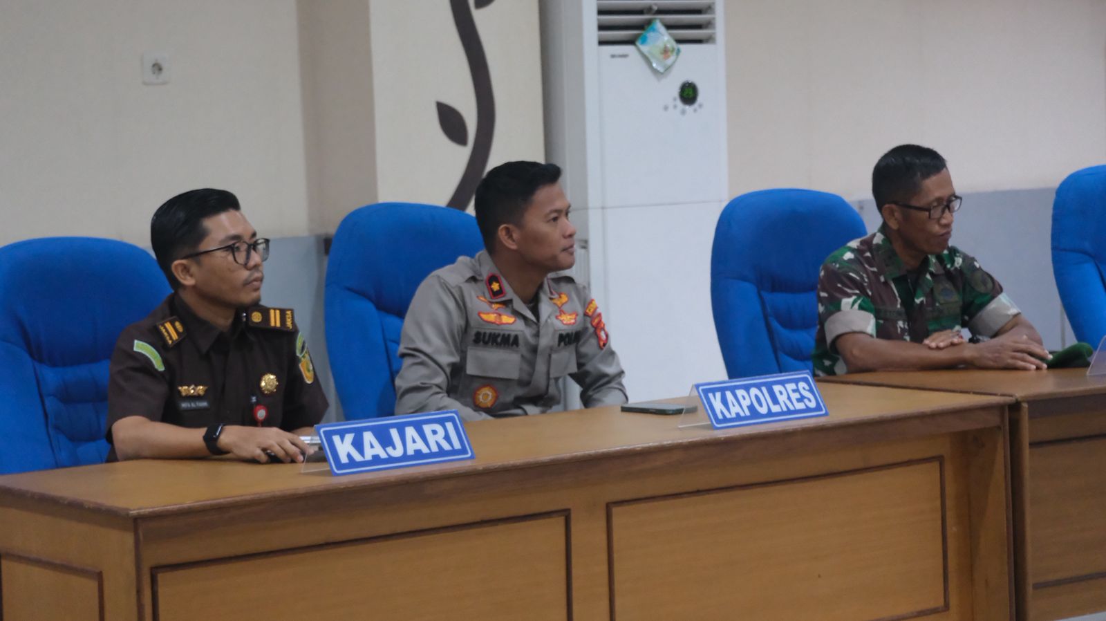 Waka Polres Sintang Kompol Sukma Pranata menghadiri Rapat Paripurna DPRD membahas Perubahan APBD 2025.