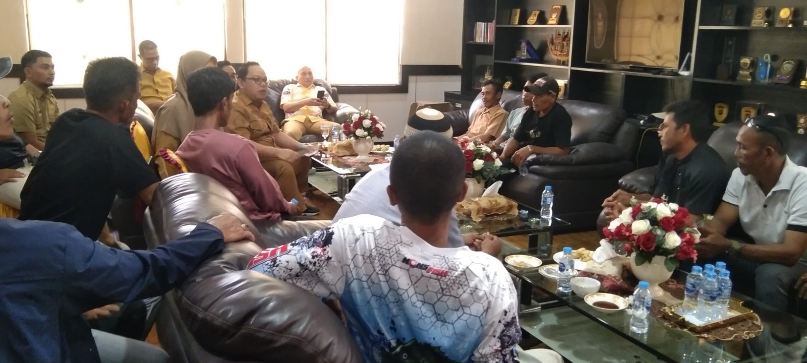 DPRD pastikan zona nelayan dan terumbu karang tetap terlindungi. DPRD pastikan zona nelayan dan terumbu karang tetap terlindungi.