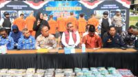 Polisi menyita 50 kg sabu, 49 kg ganja, dan menangkap 56 tersangka. Kapolda mengajak masyarakat bersama melawan narkoba.