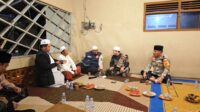 Kapolsek Kadipaten AKP Budi Wardana menghadiri Mie Huh Hah Bersholawat Season 2 di Majalengka.