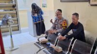 Bhabinkamtibmas Desa Liangjulang Polsek Kadipaten menjalin silaturahmi dengan warga