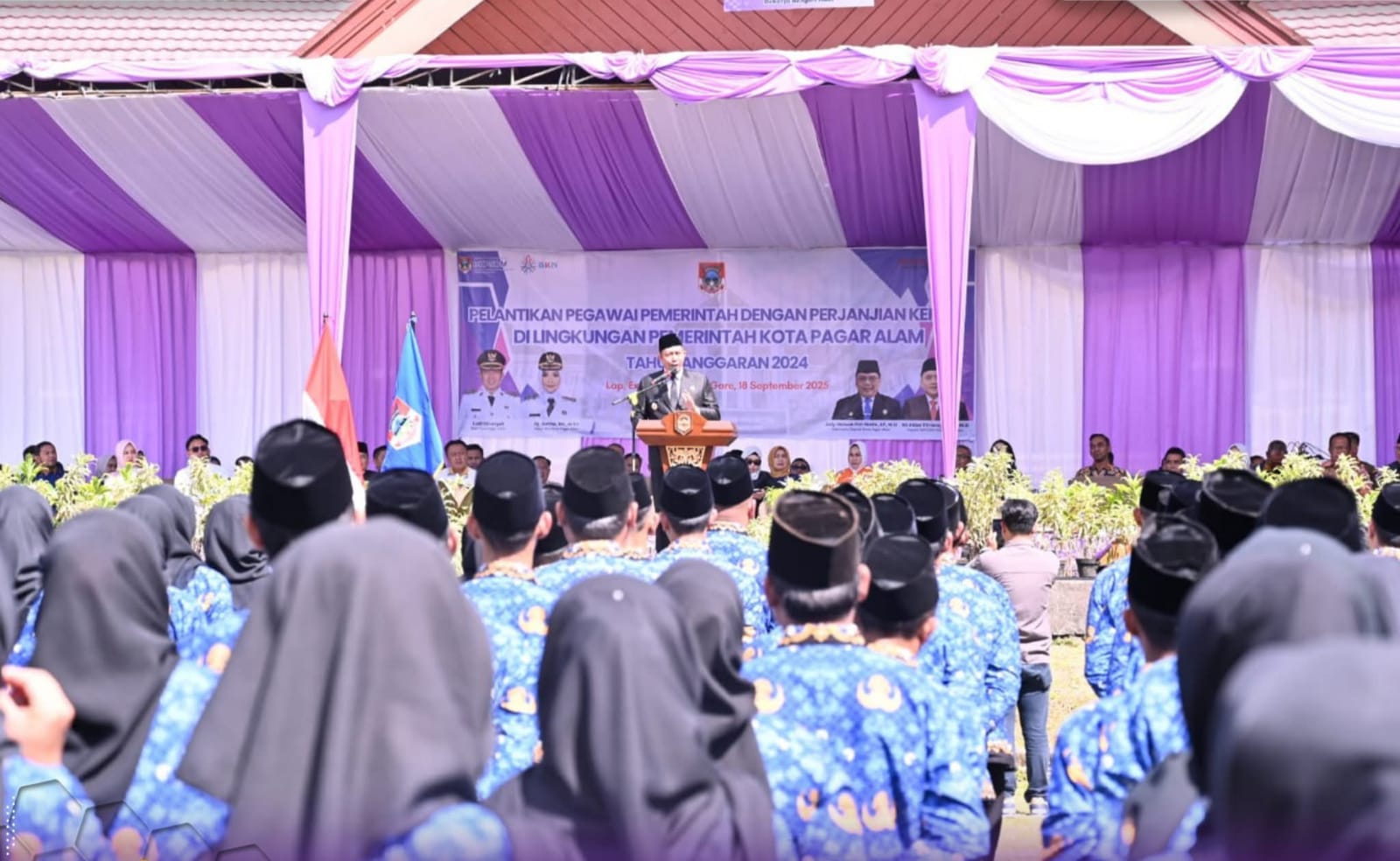 Pemkot Pagar Alam melantik 678 PPPK hasil seleksi 2024 yang terdiri dari guru, tenaga kesehatan, dan tenaga teknis.