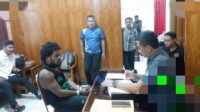 Satgas Damai Cartenz bersama Polres Puncak Jaya menyerahkan tersangka pembunuhan Anis Telenggen beserta barang bukti ke Kejaksaan Negeri Nabire.