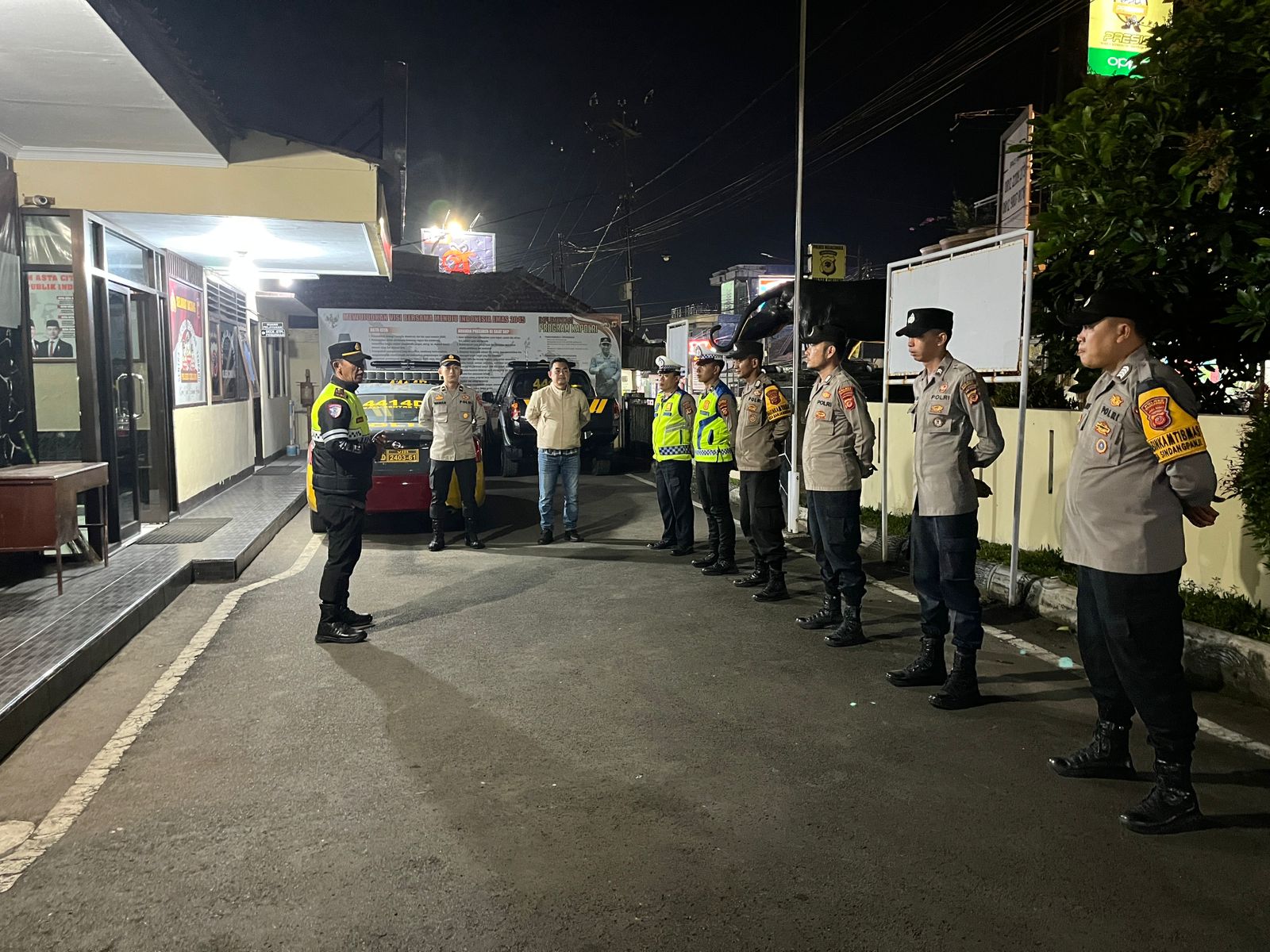 Polsek Cikijing Polres Majalengka gelar Apel Persiapan Patroli KRYD Polsek Cikijing Polres Majalengka gelar Apel Persiapan Patroli KRYD
