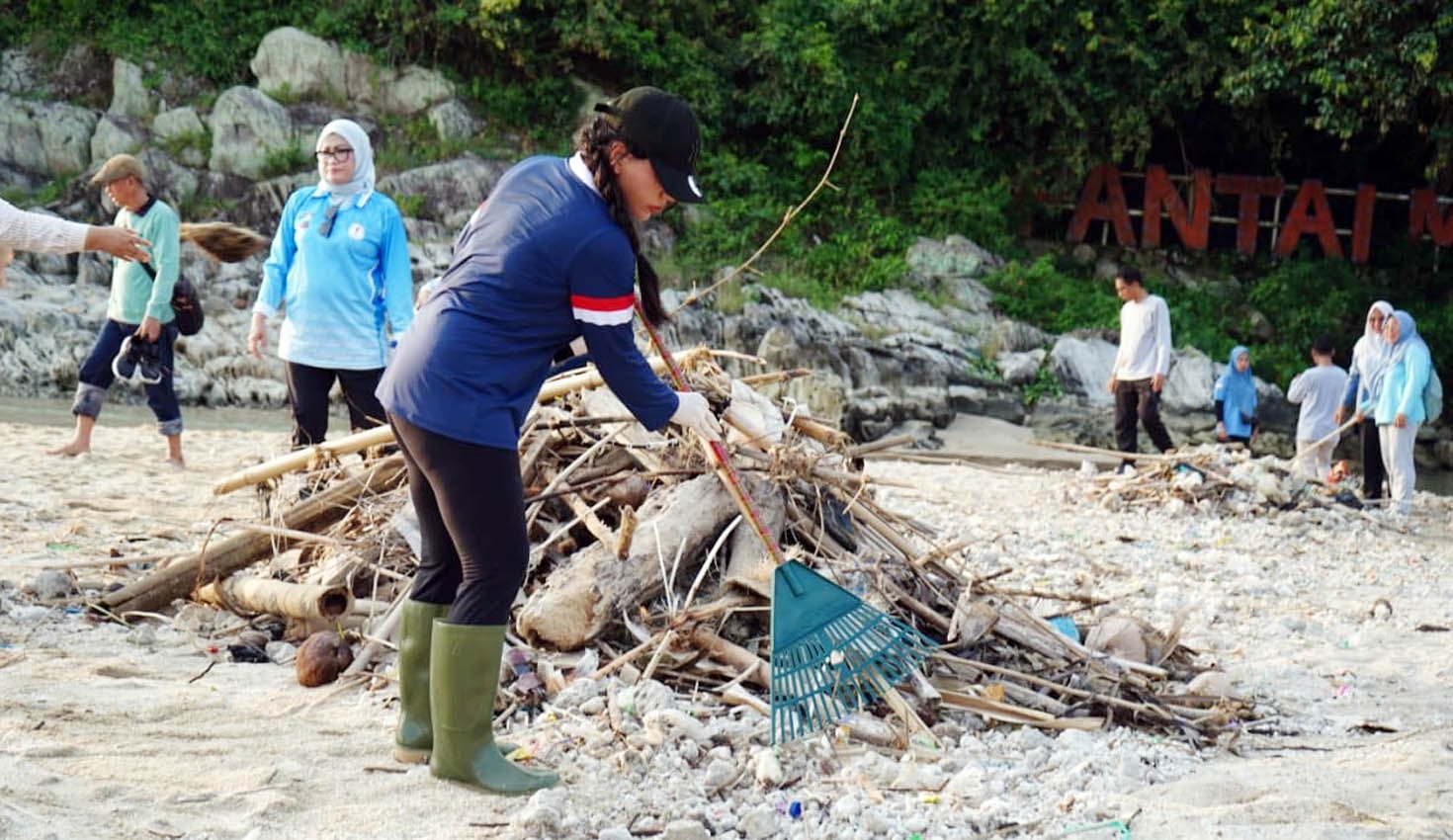 Bersih Pantai Minang Rua Lampung Selat Bersih Pantai Minang Rua Lampung Selat