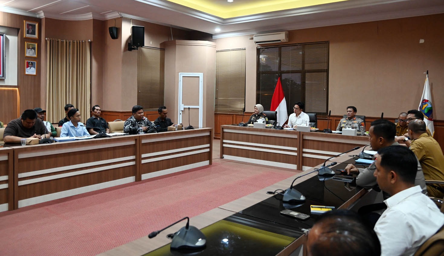 Bupati Lampung Selatan, Radityo Egi Pratama, menegaskan jalur hukum terkait keresahan warga Hara Banjar Manis