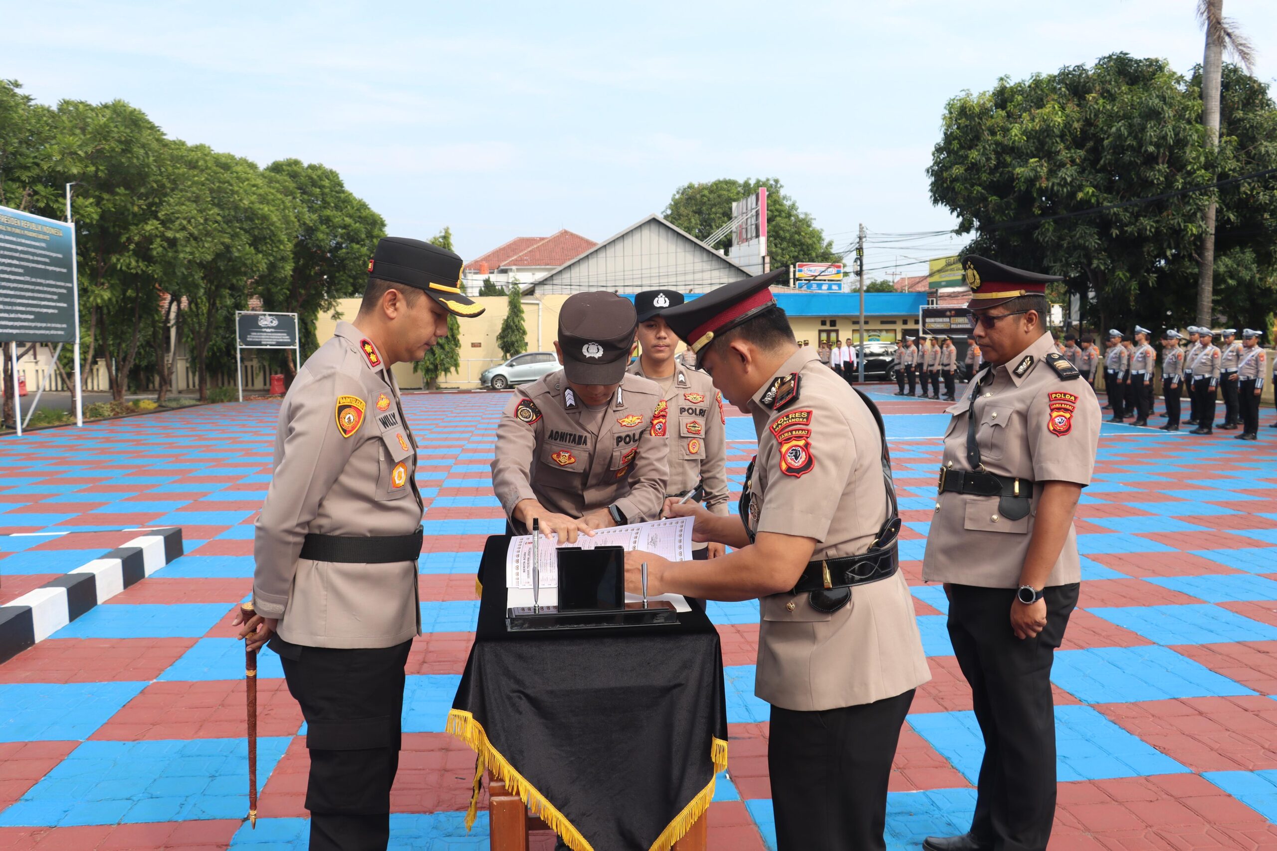 Kapolres Majalengka memimpin sertijab Kasat Intelkam.