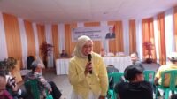 Wakil Ketua DPRD Kota Sukabumi, Feri Sri Astrina, menyerap aspirasi warga dalam reses.