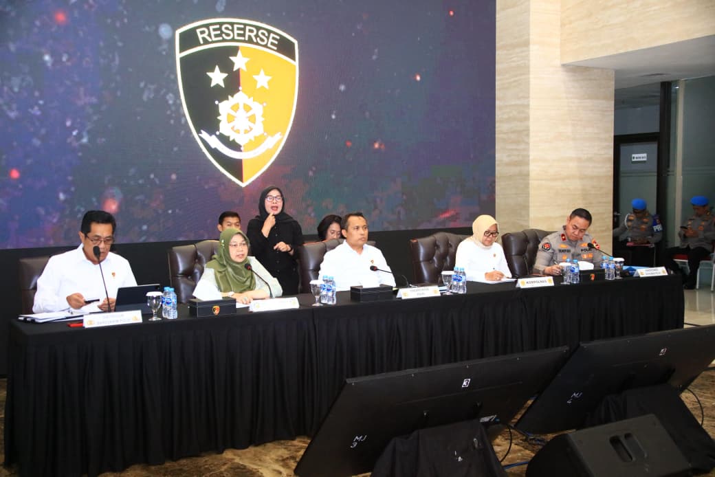 Polri ungkap 959 tersangka kerusuhan akhir Agustus 2025 antaranya anak-anak, dalam konferensi pers di Lobby Gedung Bareskrim, Rabu (24/9/2025)