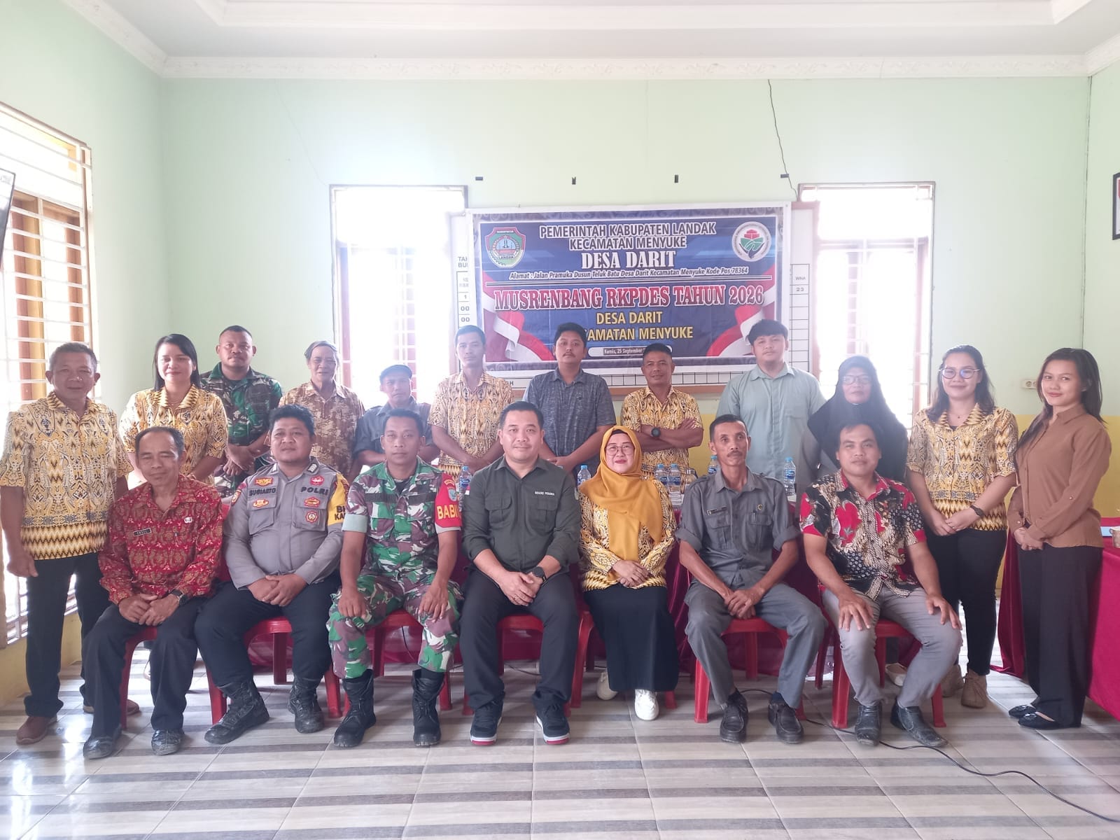 Bhabinkamtibmas hadiri Musyawarah Desa Darit di Menyuke, Landak.