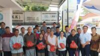 Pemkot Pangkalpinang bersama FKUB dan Kesbangpol membagikan 100 paket sembako di Kelurahan Bacang sebagai bagian dari bakti sosial Kelurahan Sadar Kerukunan, Kamis (25/9/2025).