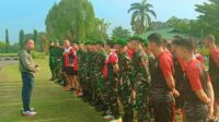 Kasrem 121/Abw Kolonel Inf Dadang Ismail Marzuki menekankan pentingnya disiplin, pengelolaan keuangan, kesehatan, dan ibadah bagi prajurit dalam Jam Komandan di Sintang, Kalimantan Barat.